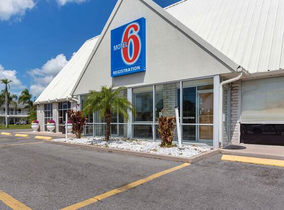 Motel 6 Englewood, FL allows check-in for 18 year-old guests