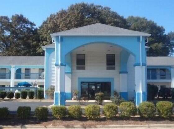 AmeriVu Inn and Suites allows check-in for 18 year-old guests