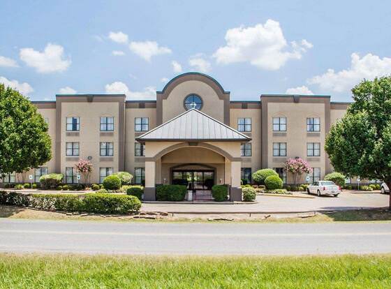 Comfort Suites McAlester allows check-in for 18 year-old guests