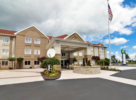 Holiday Inn Express Hotel & Stes Port Clinton-Catawba Island, an IHG Hotel allows check-in for 18 year-old guests