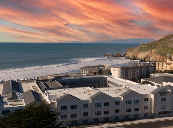 Fairfield Inn & Suites by Marriott San Francisco Pacifica allows check-in for 18 year-old guests