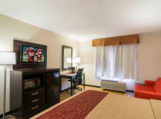 Red Roof Inn South Bend - Mishawaka allows check-in for 18 year-old guests