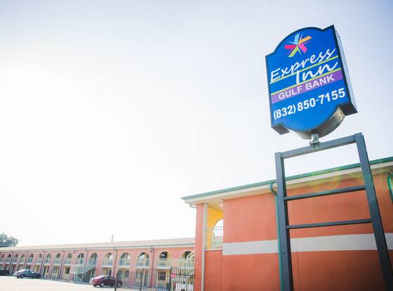 Express Inn Gulf Bank allows check-in for 18 year-old guests