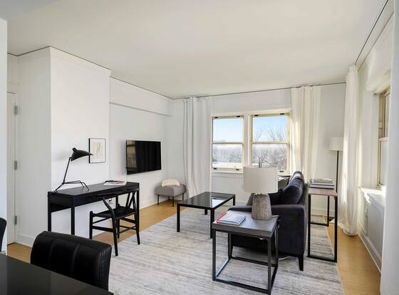 Comfy MW Apts with Gym & WD by Zencity allows check-in for 18 year-old guests