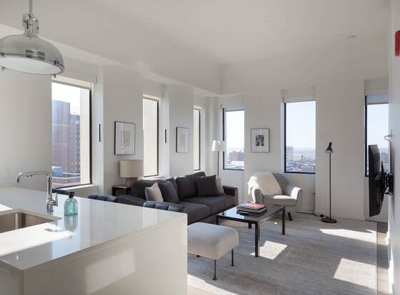 Sky on Main - Luxe DT Apts with Gym + Roof Terrace by Zencity allows check-in for 18 year-old guests