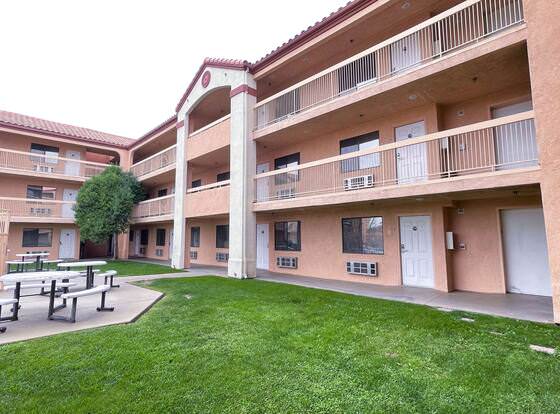 Motel 6 Barstow, CA – I15 and Lenwood Road allows check-in for 18 year-old guests