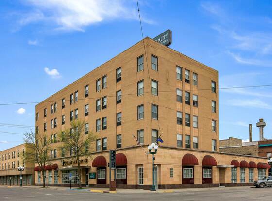 Quality Inn & Suites allows check-in for 18 year-old guests