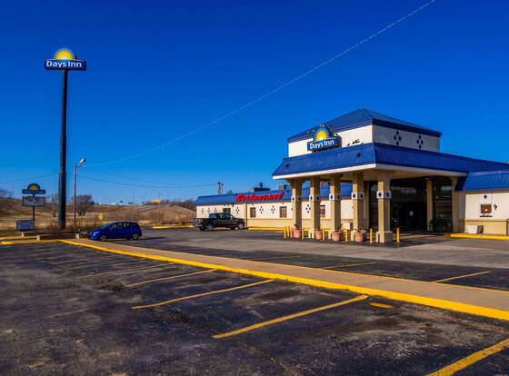 Days Inn by Wyndham Clinton allows check-in for 18 year-old guests