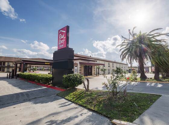 Red Roof Inn Morgan City allows check-in for 18 year-old guests