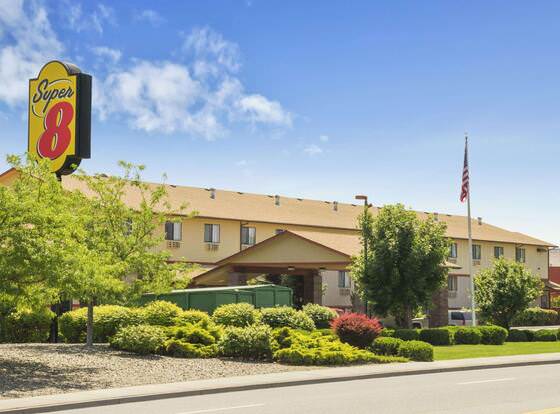 Super 8 by Wyndham Kennewick allows check-in for 18 year-old guests