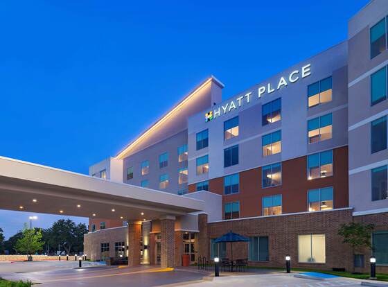 Hyatt Place Austin / Lake Travis / Four Points allows check-in for 18 year-old guests