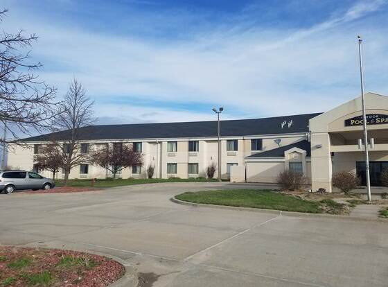 Syracuse Inn & Suites allows check-in for 18 year-old guests