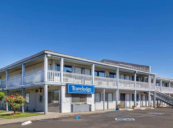 Travelodge by Wyndham Clearlake allows check-in for 18 year-old guests