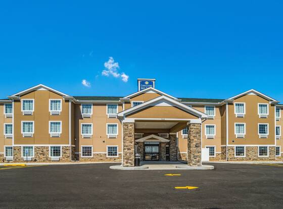 Cobblestone Hotel & Suites - Newport allows check-in for 18 year-old guests