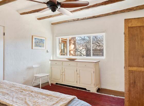 Casa de Trinidad - Historic Railyard Adobe, Walk to The Plaza allows check-in for 18 year-old guests