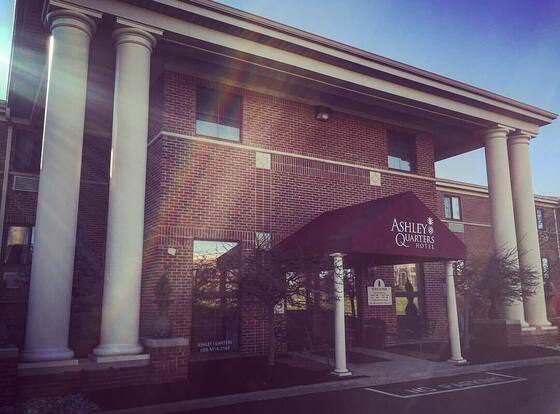 Ashley Quarters Hotel allows check-in for 18 year-old guests