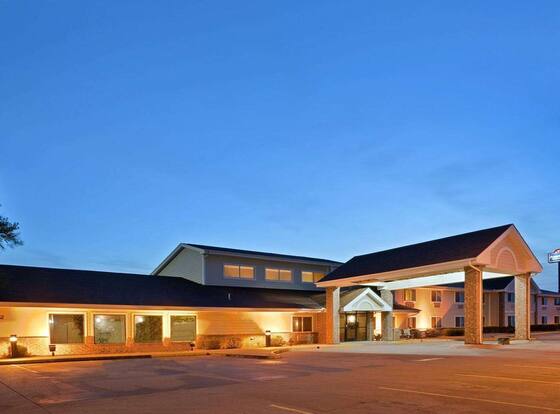 AmericInn by Wyndham West Burlington allows check-in for 18 year-old guests