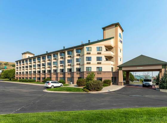 Comfort Inn & Suites Market - Airport allows check-in for 18 year-old guests