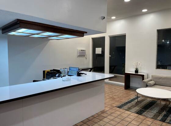 Heritage Inn Express Hayward allows check-in for 18 year-old guests