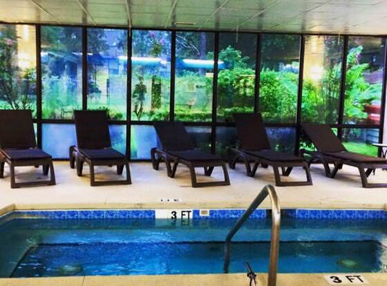 Korner Kottage Left - Downstairs allows check-in for 18 year-old guests