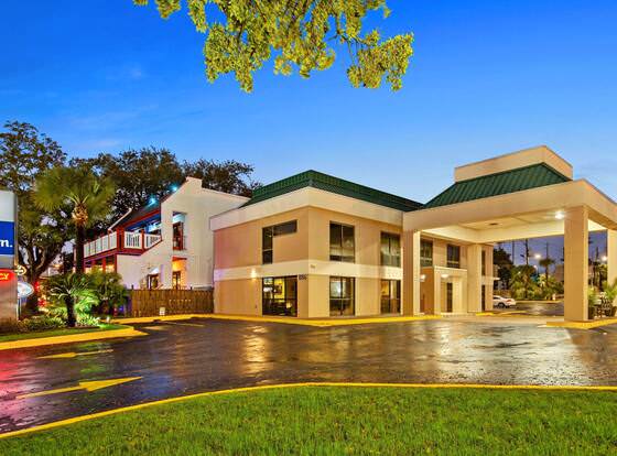 Best Western Oak Manor allows check-in for 18 year-old guests