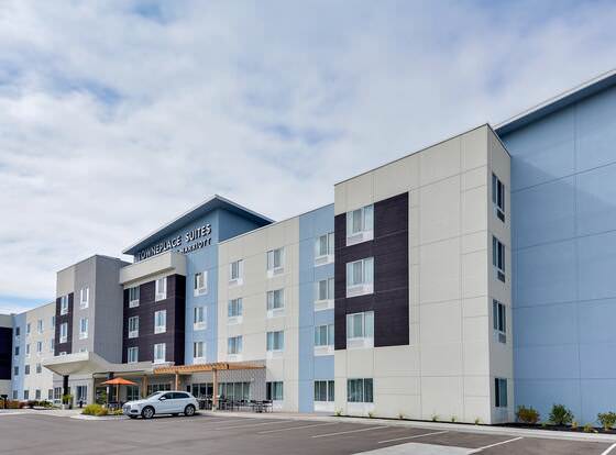 TownePlace Suites by Marriott Detroit Allen Park allows check-in for 18 year-old guests