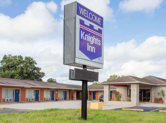 Knights Inn Arcadia allows check-in for 18 year-old guests