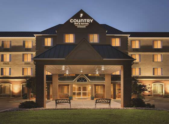Country Inn & Suites by Radisson, Lexington, VA allows check-in for 18 year-old guests