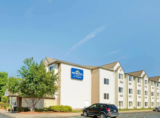 Microtel Inn & Suites by Wyndham Roseville/Detroit Area allows check-in for 18 year-old guests