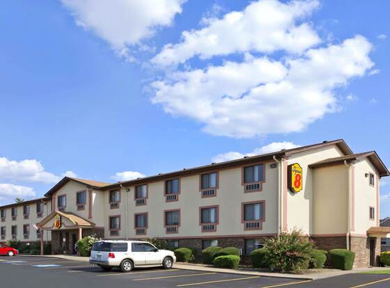 Super 8 by Wyndham Russellville allows check-in for 18 year-old guests
