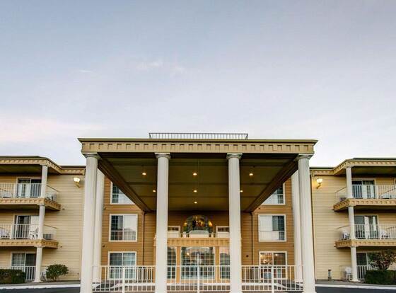 Comfort Inn Redding allows check-in for 18 year-old guests