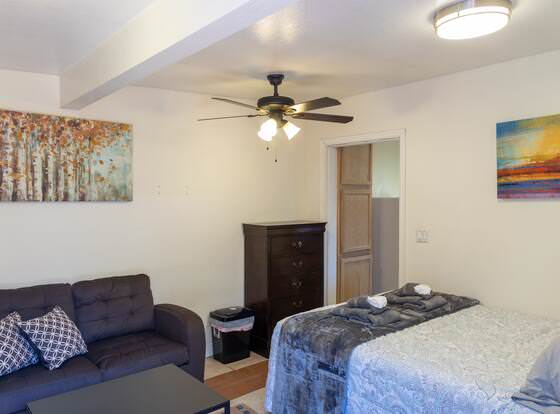 Cute Studio in Concord, Near Bart allows check-in for 18 year-old guests