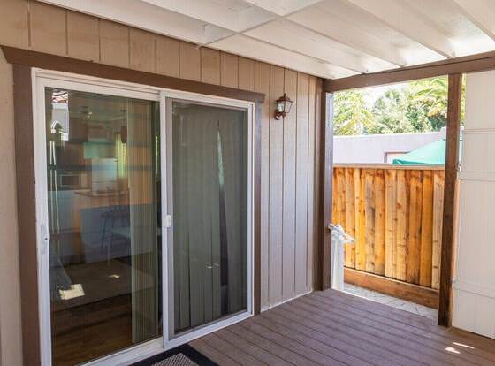 Bright Studio in Concord, Near Bart allows check-in for 18 year-old guests