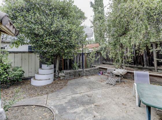 Cozy 1-bedroom Home, 5min to Pleasant Hill Bart allows check-in for 18 year-old guests