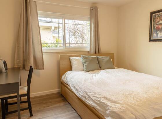 Cozy 1-bedroom in Silicon Valley allows check-in for 18 year-old guests