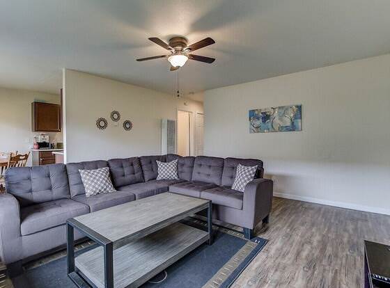 Comfy 2-bedroom, 5min to Concord Bart allows check-in for 18 year-old guests