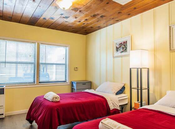 Convenient 1 Bd In San Bruno 4 Minutes From SFO allows check-in for 18 year-old guests