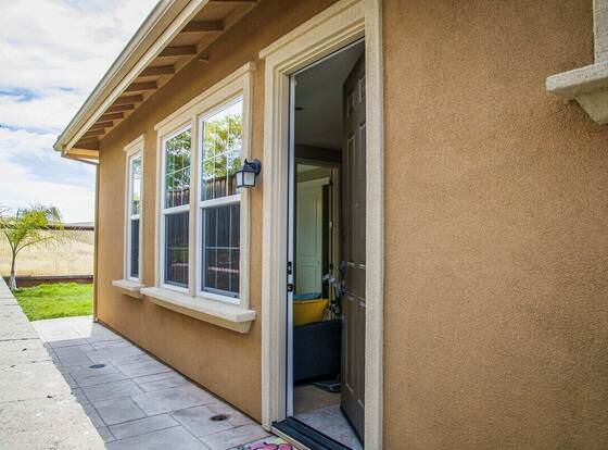 Cozy, Updated In-law allows check-in for 18 year-old guests