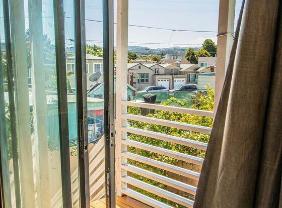 Large 2 Bed w/ Room For 8 allows check-in for 18 year-old guests