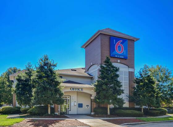 Motel 6 Roswell, GA - Atlanta allows check-in for 18 year-old guests