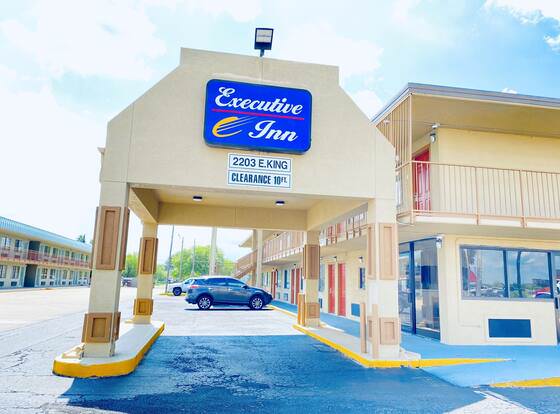 Executive Inn Kingsville allows check-in for 18 year-old guests