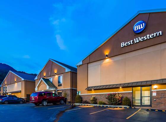 Best Western Kimball Inn allows check-in for 18 year-old guests