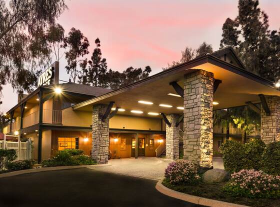 Ayres Lodge Alpine allows check-in for 18 year-old guests