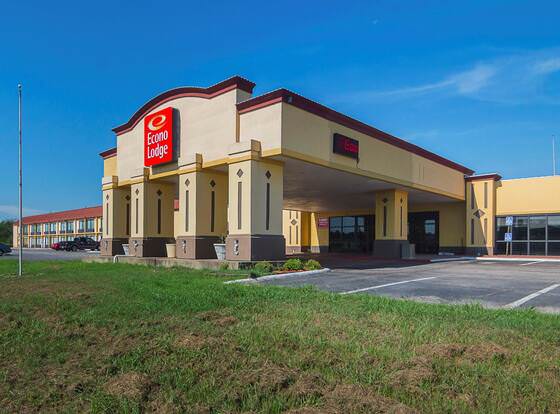 Econo Lodge Sulphur Springs I-30 allows check-in for 18 year-old guests