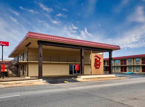 Red Roof Inn Fort Smith Downtown allows check-in for 18 year-old guests