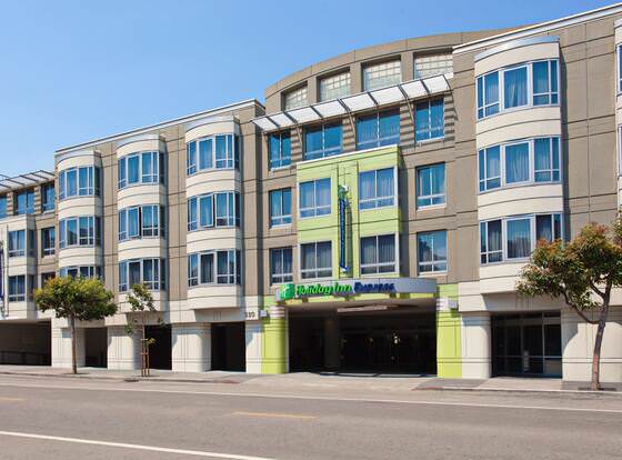 Holiday Inn Express and Suites Fisherman's Wharf, an IHG Hotel allows check-in for 18 year-old guests
