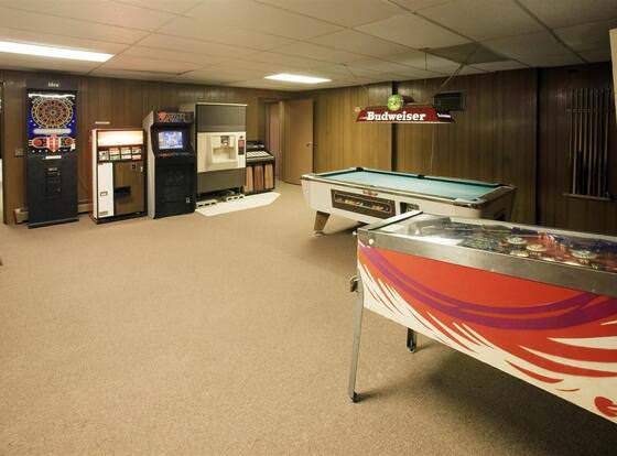 Gopher Prairie Inn allows check-in for 18 year-old guests