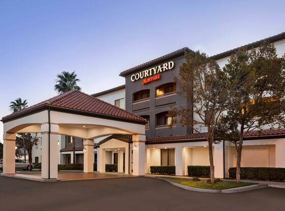 Courtyard Palmdale allows check-in for 18 year-old guests