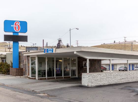 Motel 6 Butte, MT - Historic City Center allows check-in for 18 year-old guests
