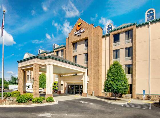 Comfort Inn Airport allows check-in for 18 year-old guests